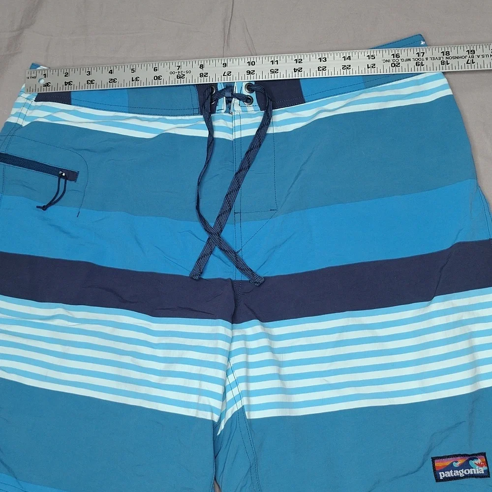 Patagonia Wave Tag Shorts Size 36 Blue Striped‎ Wavefarer Swim Trunks